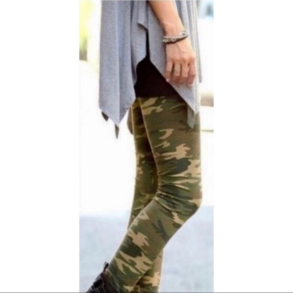 ONLY 1 LEFT!! Camo Super Soft Leggings - Picture 4 of 6